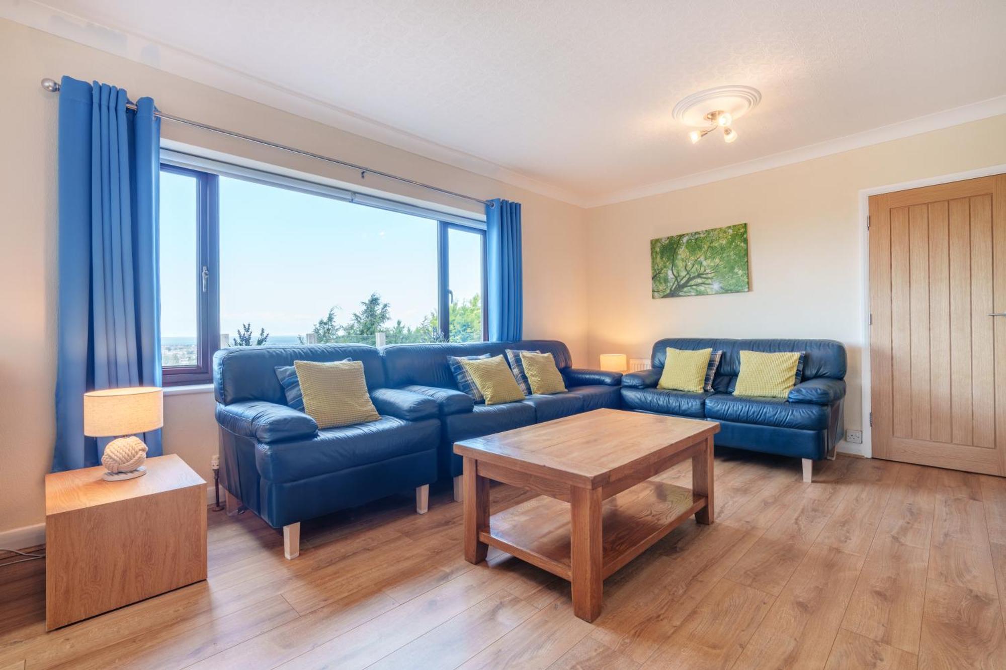 פרסטאטין Offa'S Lodge Family Home Quiet Area With Sea Views מראה חיצוני תמונה