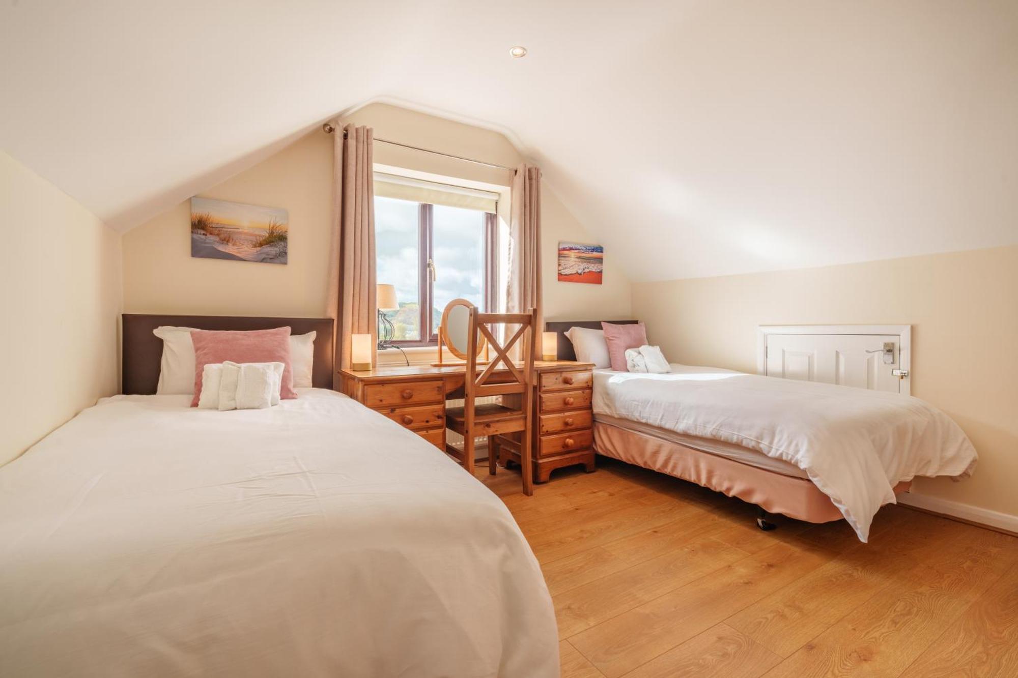 פרסטאטין Offa'S Lodge Family Home Quiet Area With Sea Views מראה חיצוני תמונה