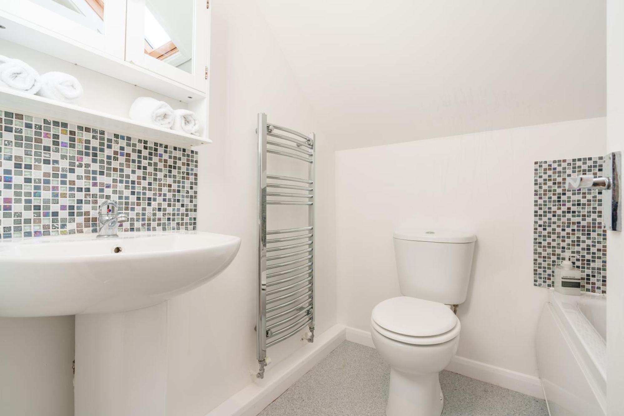 פרסטאטין Offa'S Lodge Family Home Quiet Area With Sea Views מראה חיצוני תמונה