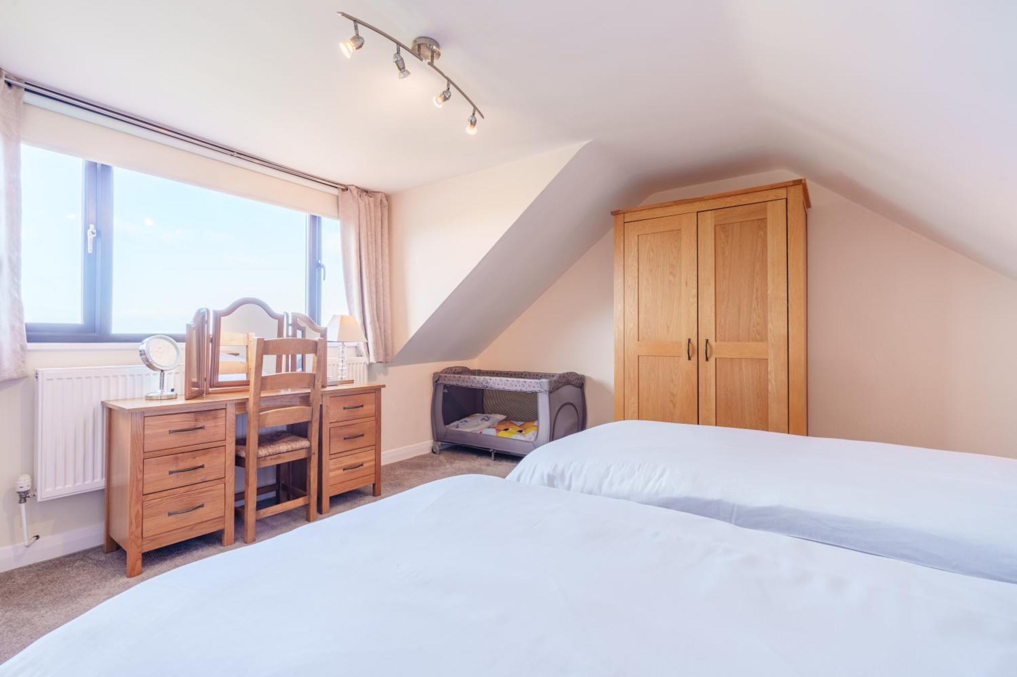 פרסטאטין Offa'S Lodge Family Home Quiet Area With Sea Views מראה חיצוני תמונה